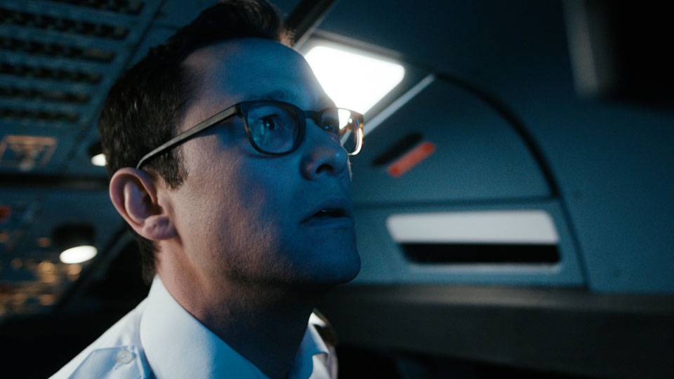 Co-Pilot Tobias Ellis (Joseph Gordon-Levitt)