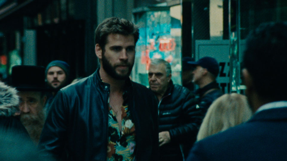 Moe (Liam Hemsworth)